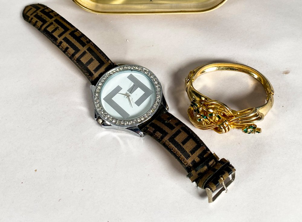 Reloj de Pulsera y Brazalete con Reloj de Sobremesa Dorado