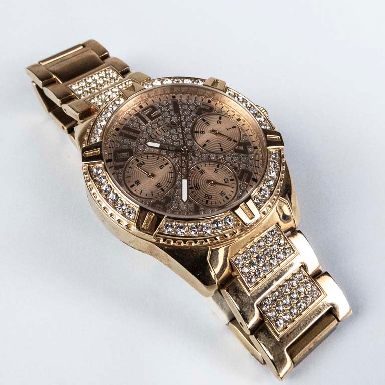 Reloj Guess de Oro con Diamantes - imagen 2