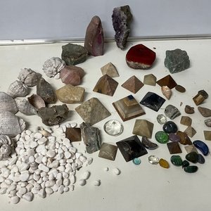 Lote anterior: Lote Variado de Piedras Naturales, Caracoles y Pirámides Decorativas
