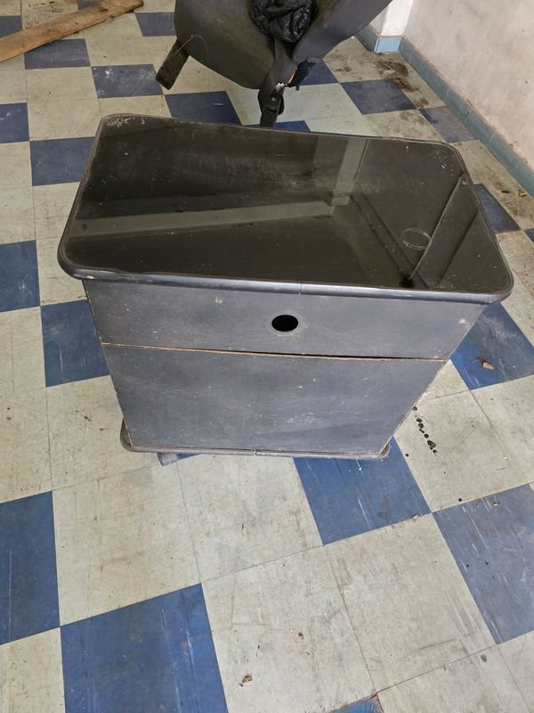 MESA PARA TV Y EQUIPOS EN BUEN ESTADO - imagen 2