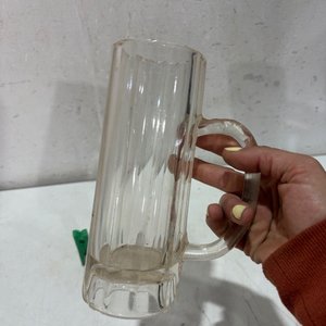 Jarra de Cerveza Antigua de Vidrio con Diseño Acanalado - imagen 3
