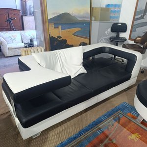 Sofá Italiano de Diseño Formenti Wave Bicolor en Cuero y Aluminio con Mesa Integrada - imagen 5