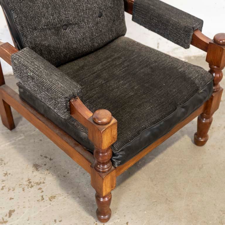 Sillón de madera con detalles en el lustre y en los tapizados - imagen 2