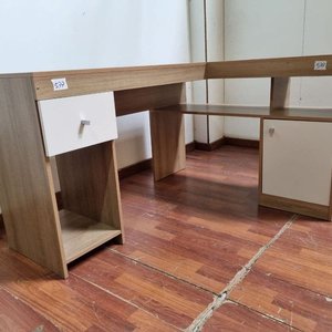 Escritorio Moderno en L Tono Madera Clara con Cajón y Estantes - imagen 4