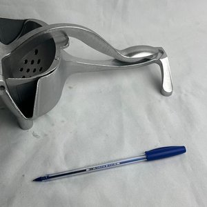 Exprimidor Manual de Aluminio para Cítricos - imagen 4