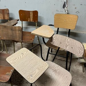 Lote de 7 Mesas y 15 Sillas Escolares de Hierro y Madera - imagen 14