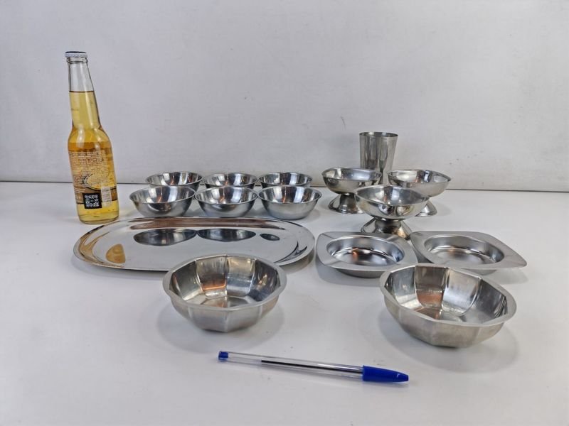 15 Piezas de Bandejas, Tazas y Ceniceros en Metal Plateado - imagen 2