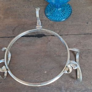 Frutera de Cristal Azul con Soporte Metálico Estilizado - imagen 5