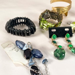 Lote Variado de Pulseras y Accesorios de Moda - imagen 4