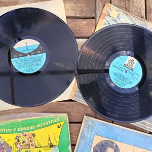 Cuatro discos de vinilo de larga duración: ¨El Sueño de un Vals¨ - ¨Valse Inolvidables¨ - ¨Cuentos y Rondas Infantiles Vol. I¨ - ¨Héctor Gagliardi¨ - imagen 6