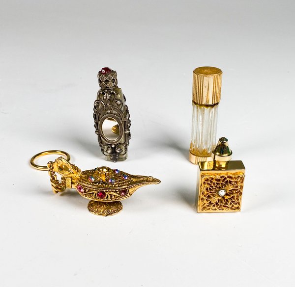 Lote anterior: Cuatro Perfumes Exquisitos en Botellas de Oro y Plata