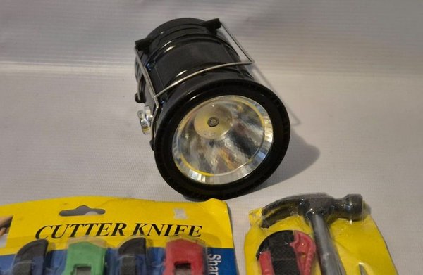 Lámpara LED Grande de Plástico Negro y Conjunto de Herramientas - imagen 4