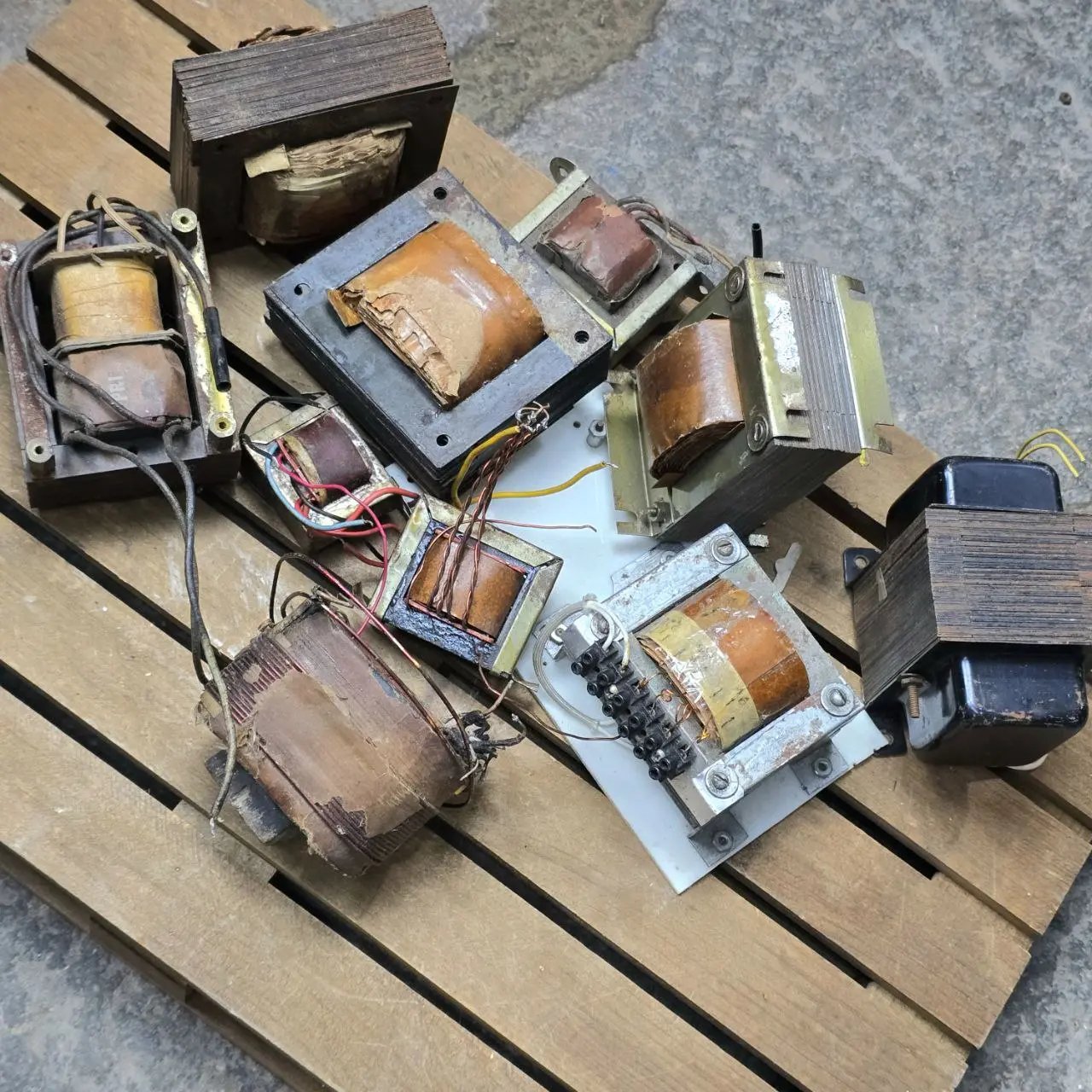 Item lote-48-transformadores-varios-x10 - Image 0