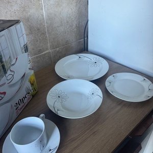 Juego de Loza Blanco con Flores Grises - 20 Piezas - imagen 2