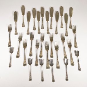 Conjunto de 30 Cubiertos Labrados en Metal Plateado - imagen 2