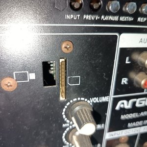 Parlante Amplificado Portátil con Ruedas y Manija - imagen 5