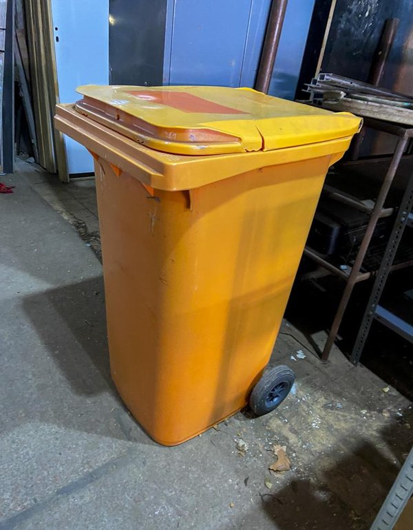 Contenedor de Residuos Naranja con Ruedas
