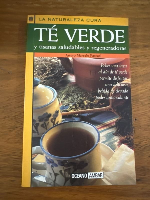 Lote siguiente: Libro sobre té verde y salud