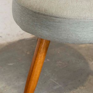 Banqueta Circular con Tres Patas de Madera - Tapizado Manchado - imagen 3