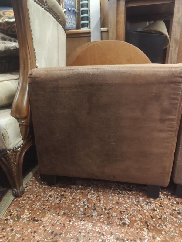 Pufs de piel y madera en excelente estado - imagen 5