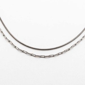 Lote siguiente: Dos Cadenas Finas de Plata - 40 cm