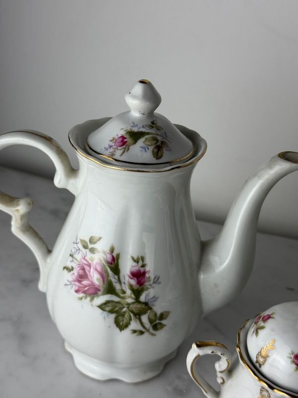 Lote de porcelanas alemanas y japonesas con detalles florales - imagen 9