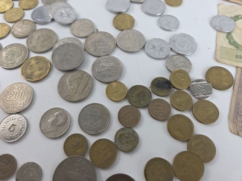 Gran lote de monedas, billetes y medalla conmemorando el centenario de la República Oriental del Uruguay - imagen 18