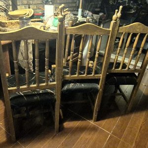 Juego de 6 Sillas de Madera Torneada y Tallada con Tapizado Negro - imagen 8