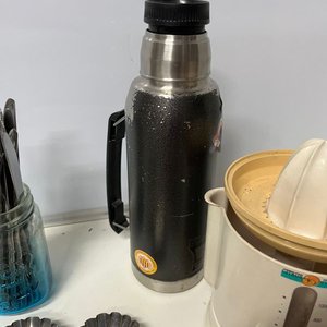 Juguera Eléctrica Punktal, Termo, Cubiertos, Vasos y Moldes para Repostería - imagen 5