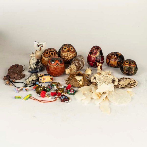 Lote de Adornos Varios: Búhos, Colgantes y Figuras Decorativas