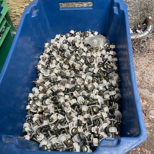 Lote de Tornillos para Cisterna de Baño - Metal y Plástico - imagen 3