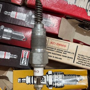 Lote de Bujías y Cables de Encendido Varios - imagen 4