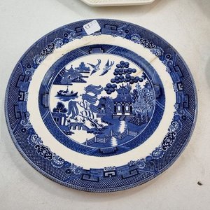 L 068 - 10 Piezas - Importante surtido de piezas de vajilla antigua de diversas firmas europeas, destacando tazas y bandejas de servicio (Con detalles y averias) - imagen 12