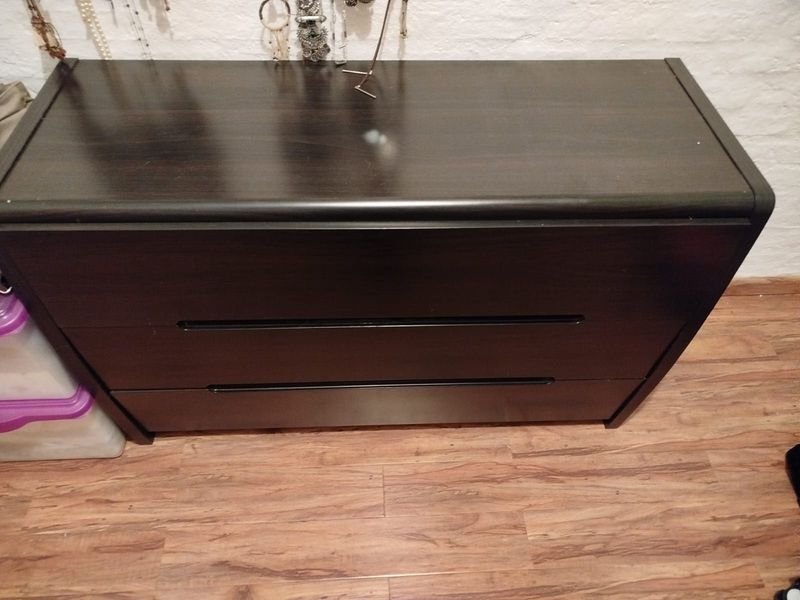 Comoda de madera maciza en buen estado - imagen 5