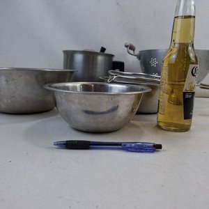 Lote de 6 Utensilios de Cocina Plateados: Bols, Olla con Tapa, Colador y Cernidor - imagen 2