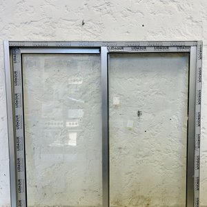 Lote #029a – Ventana de aluminio dos hojas corredizas – 130x130cm - imagen 4