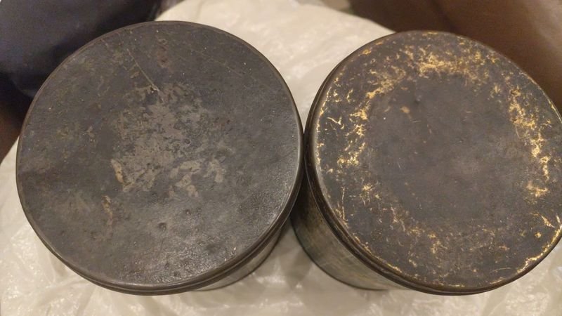 Dos latas vintage metalicas con diseño antiguo - imagen 2