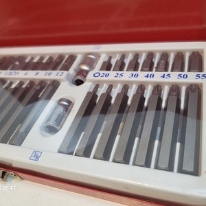 Juego de Puntas Intercambiables y Adaptadores en Caja Metálica Roja (41 Piezas) - imagen 4