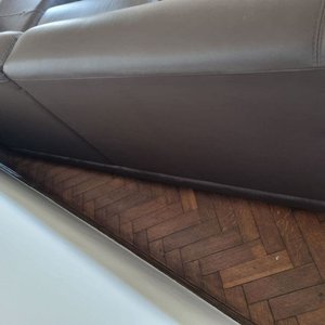 Sofá Esquinero Moderno Chocolate con Chaise Longue y Patas de Madera - imagen 5