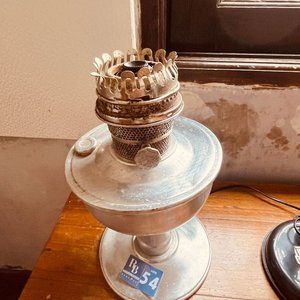 Lámpara Aladino y Velador Metálico con Pantalla Rústica - imagen 3