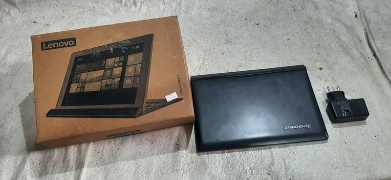Lenovo Netbook 10" Touch con Cargador y Cable - imagen 3