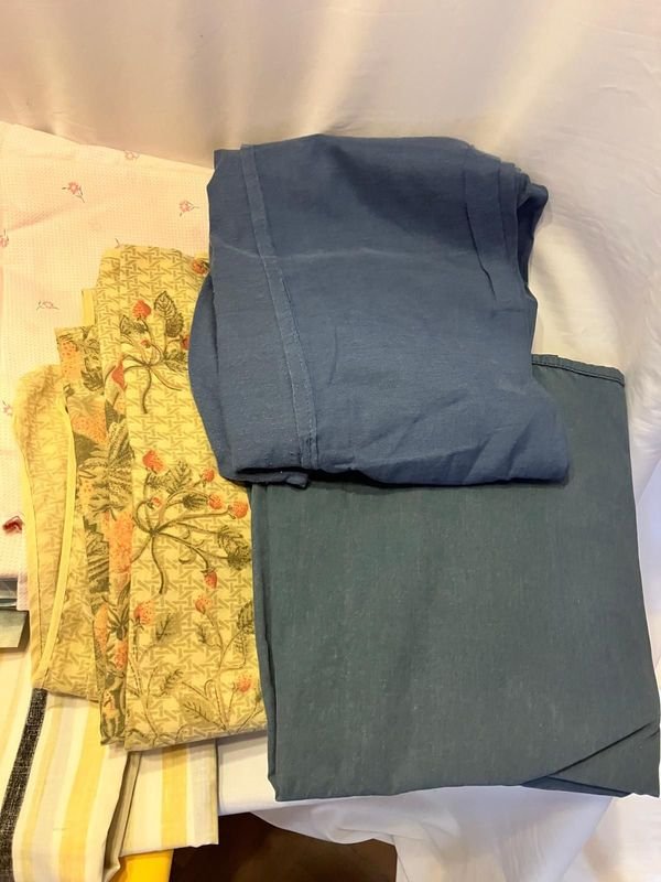 Lote de Ropa de Cama Variada en Buen Estado