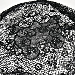 Mantilla Calada Negra Elegante 2.30 x 0.80 m - imagen 3