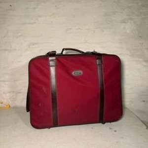 Lote anterior: Valija Samsonite Roja Grande