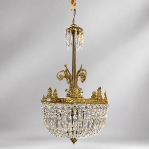 Lote siguiente: Colgante de Bronce con Cristales Tallados Estilo Vintage