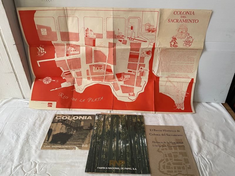 Colección de Mapas, Libros y Revistas sobre Colonia del Sacramento