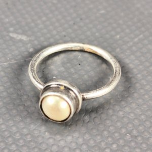 Lote de 4 Anillos: Plata con Nácar y Perla, Plateado con Circones, Alpaca Regulable - imagen 3