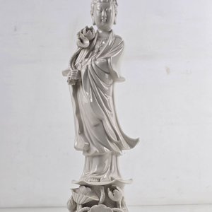 Figura de Porcelana Guanyin con Loto y Cuenco Tibetano con Mazo - imagen 3