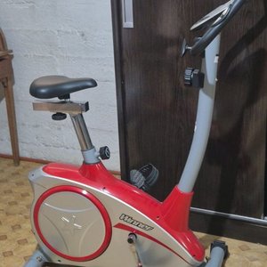 Bicicleta Fija Magnética Winner Roja y Gris - Impecable Estado - imagen 2