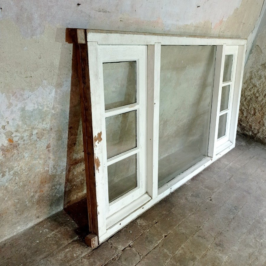 Ventana antigua con características únicas - imagen 3